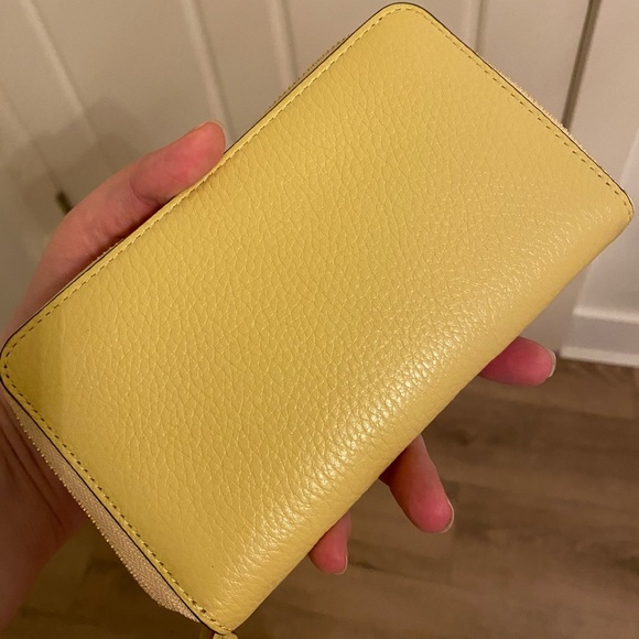 New COACH x Disney Princess Belle Yellow Pebbled Leather Wallet - Picture 6 of 6